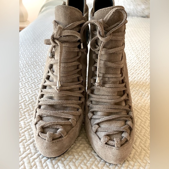 Colin Stuart Bootie - Picture 1 of 6